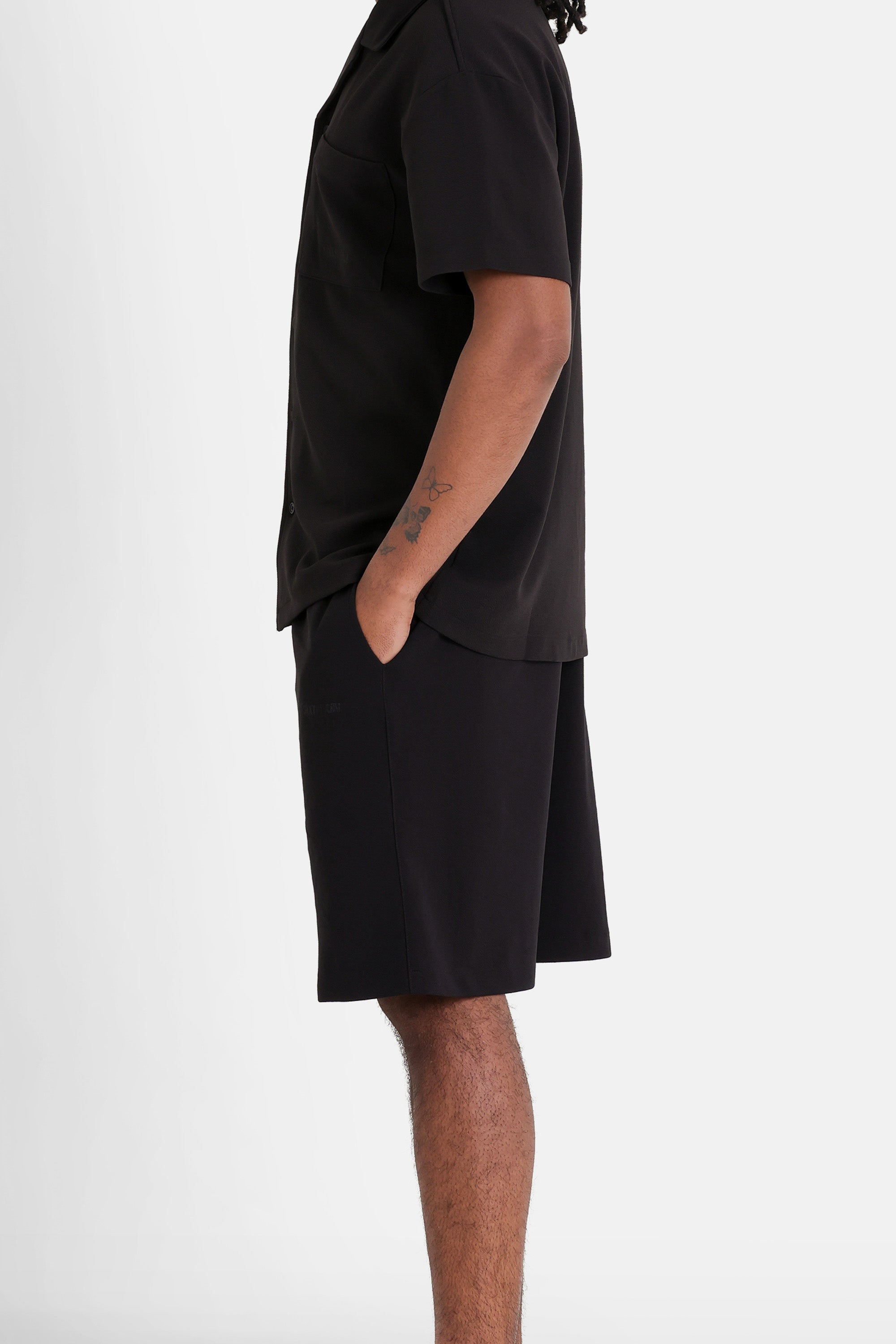 CREPE FABRIC SS SHORT 25201-BLAC